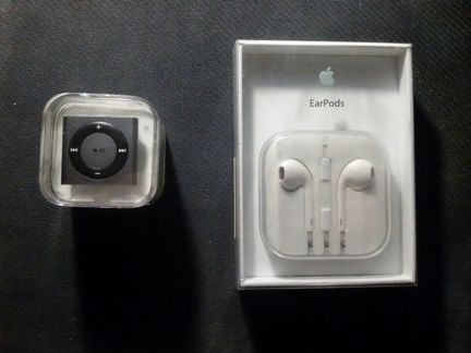 Apple iPod shuffle и наушники Apple EarPods