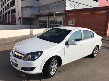 Opel Astra 1.6 AMT, 2011, седан