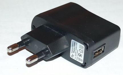 Зарядное устройство Fly та 6403 USB универсальное