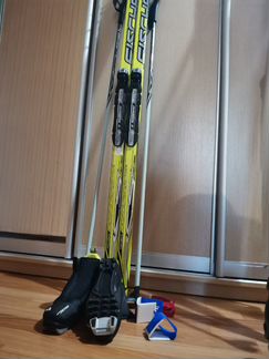 Комплект лыжи, палки, ботинки Fisher