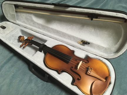 Скрипка деревянная 4/4 с аксессуарами в комплекте