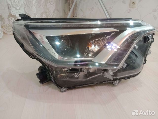 Фара правая передняя Toyota RAV4 оригинал