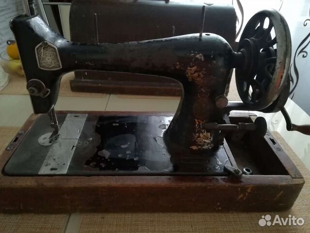 Антиквариат. Швейная машина Singer