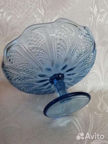 Большая ваза. фруктовница.на ножке.цветное стекло