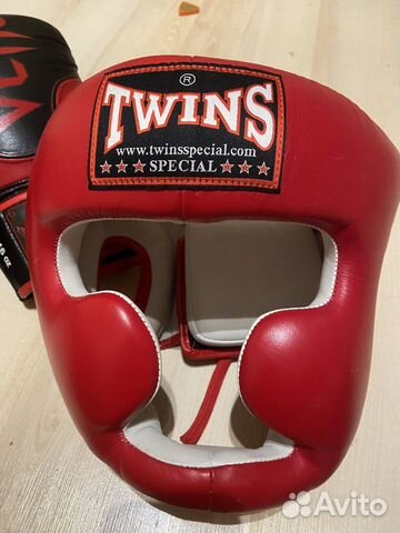 Боксерский шлем Twins и перчатки Venum