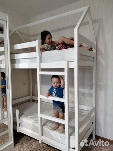 Двухъярусная кровать
