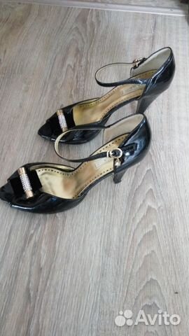 Меняю нарядные новые босоножки на деньги Меняю нарядные новые босоножки на деньги