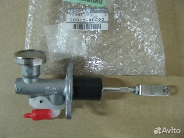 Цилиндр сцепления главный Cabstar 30610MB400