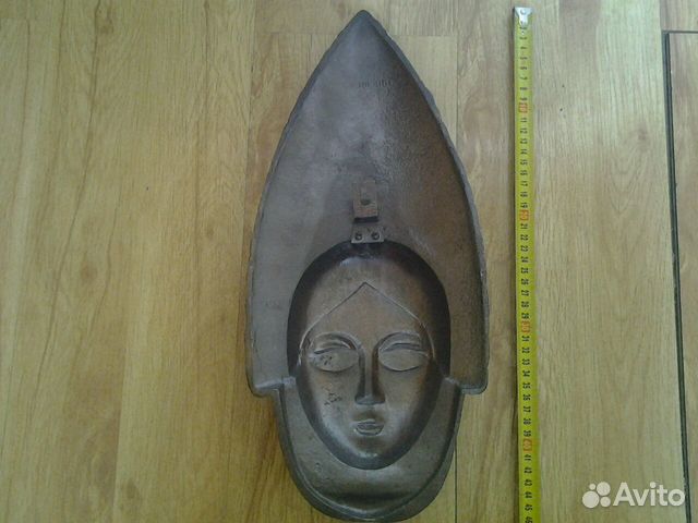 Маска девушки из металла