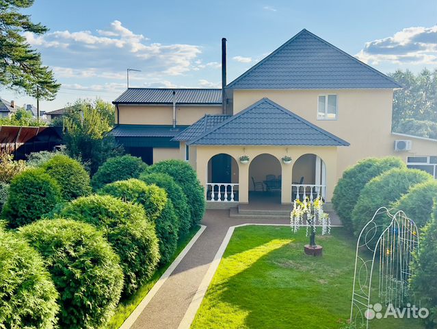 

10-к. и более коттедж, 600 м²