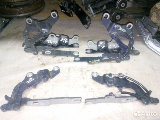 Петля капота бмв BMW 3 E90 E91 E93 Петля капота бмв BMW 3 E90 E91 E93
