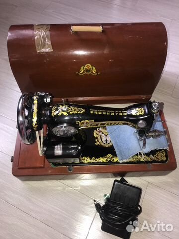 Швейная машина Lark