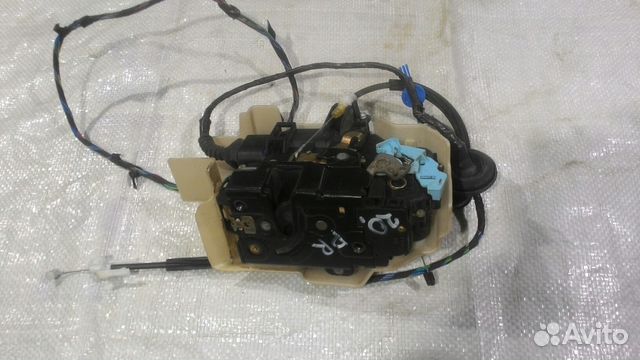 Замок двери передний правый Porsche 955 Touareg