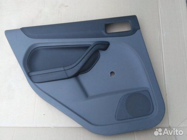 Обшивка двери задняя левая Ford Focus 2 Обшивка двери задняя левая Ford Focus 2