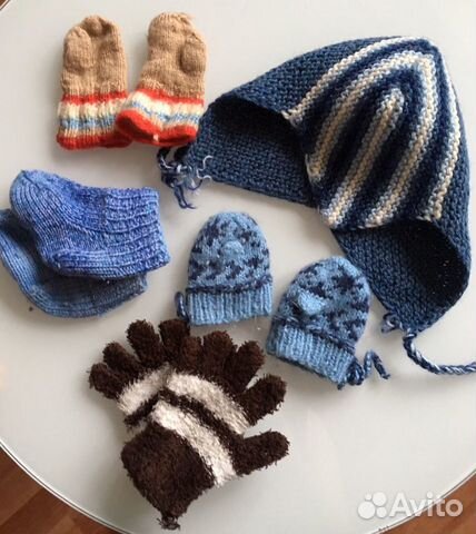 Вязаная шапка, варежки, носочки, перчатки Вязаная шапка, варежки, носочки, перчатки
