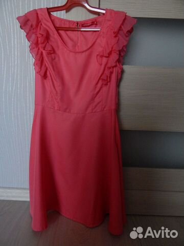 Платья в хорошем состоянии размер 42-44 Платья в хорошем состоянии размер 42-44