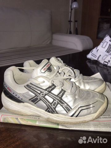 Кроссовки на девочку asics