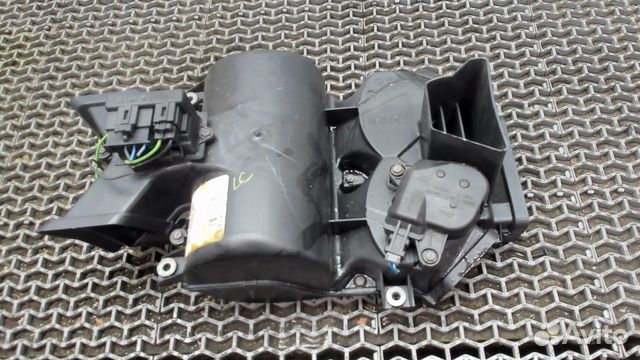 Печка крайслер пацифика. Печка крайслер пацифика. Печка крайслер пацифика. Корпус печки на крайслер пацыфик. Корпус переднего отопителя крайслер пацифика.