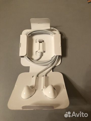 Новые Наушники Apple EarPods с разъёмом Lightning