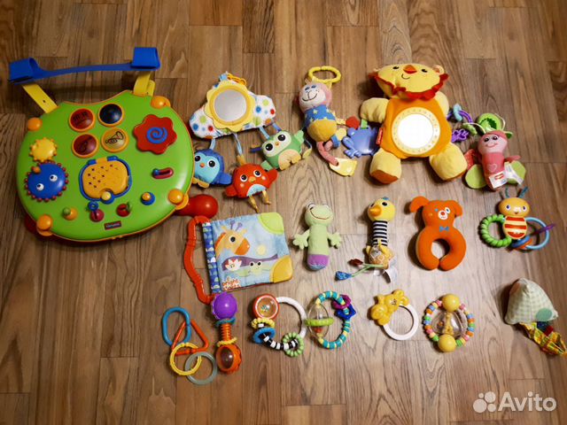 Развивающие игрушки для малыша пакетом