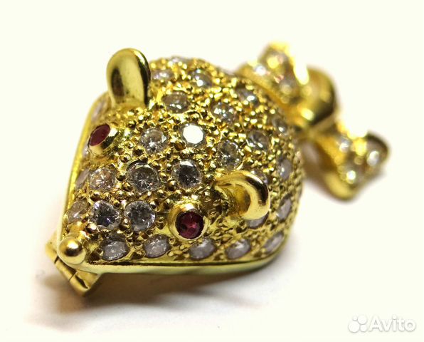 Золотая брошь Золотая брошь