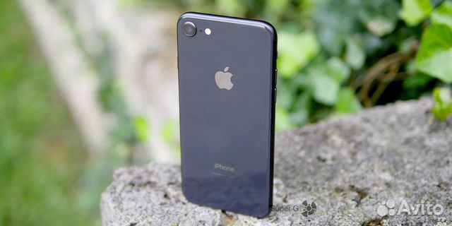 Телефон iPhone 8