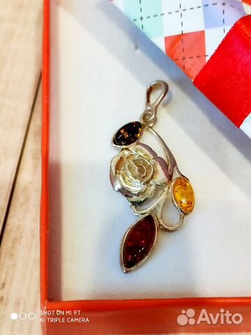 Красивый кулон с балтийским янтарем. Серебро 925