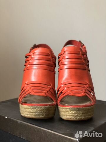 Босоножки красные на каблуке с плетёной подошвой