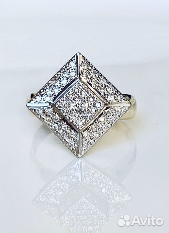 Золотое кольцо с бриллиантами Золотое кольцо с бриллиантами