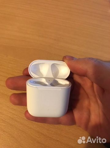Беспроводной зарядный футляр для AirPods Беспроводной зарядный футляр для AirPods