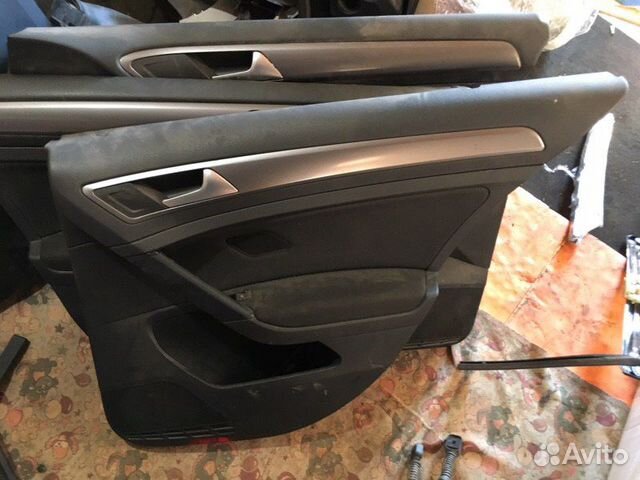 Обшивка двери задняя правая Volkswagen Golf 5G1