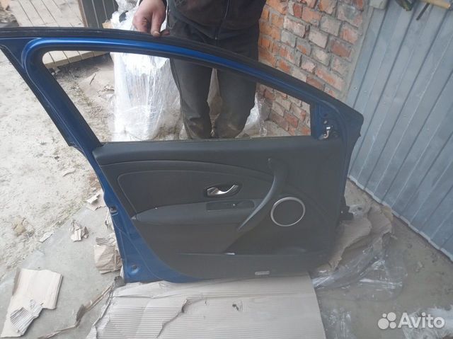 Дверь передняя левая для Renault Megane III 2009г