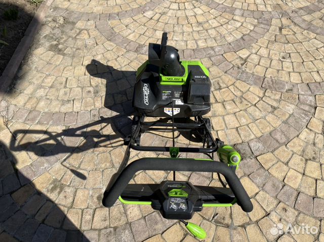 Снегоуборщик greenworks