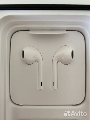 Новые наушники Apple EarPods Lightning Новые наушники Apple EarPods Lightning