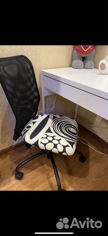 Письменный стол и стул Письменный стол и стул