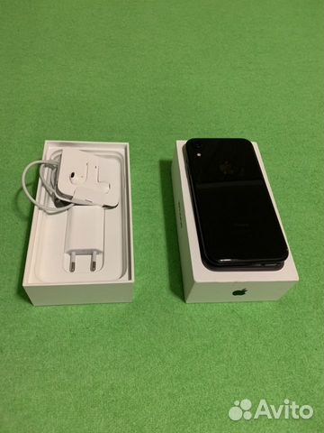 Телефон iPhone XR