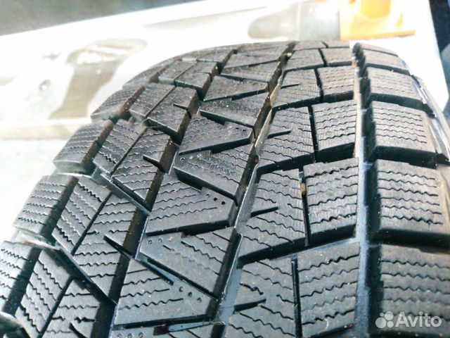 Шины Bridgestone Blizzak DM-V1 Б/У 235/55/19, зима