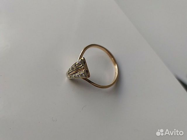 Золотое кольцо с бриллиантами Золотое кольцо с бриллиантами
