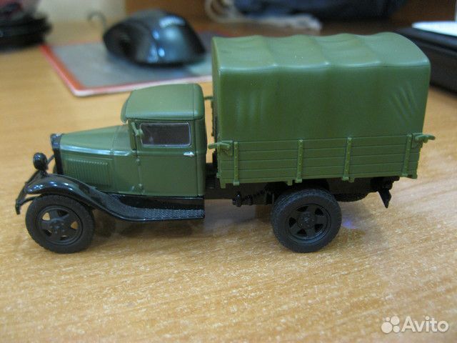 Модель 1/43 газ-аа 