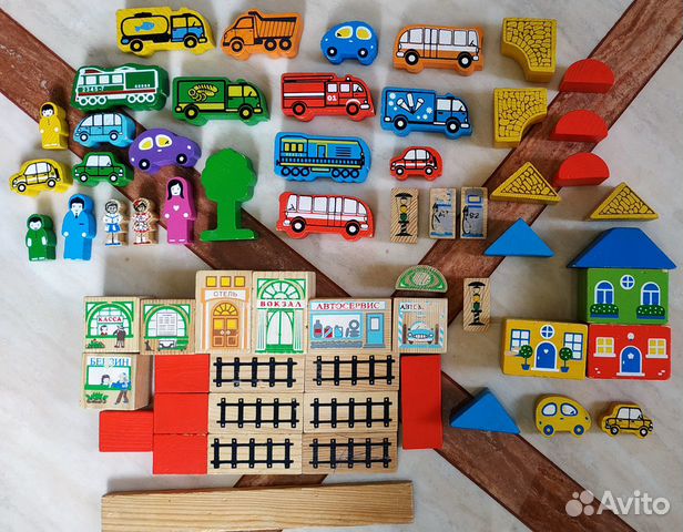 Деревянный городок и кубики Томик