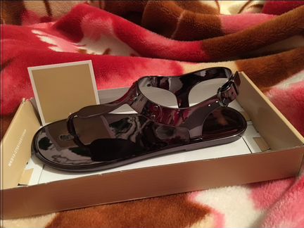 Продам новые сандалии MK Michael Kors