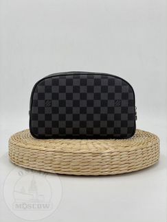 Кожаная косметичка Louis Vuitton - LV