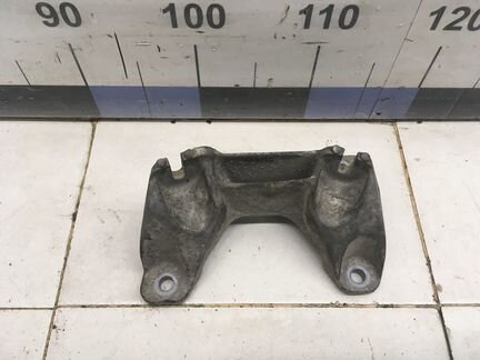 Кронштейн кпп 1-серия E87/E81 2004