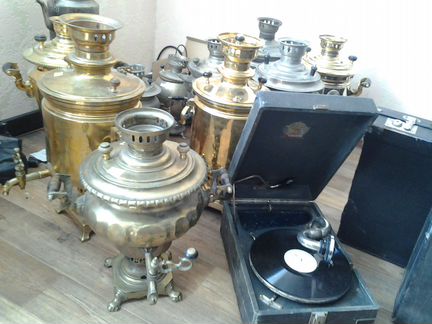 Самовар,утюг, патефон, чайник послевоенный
