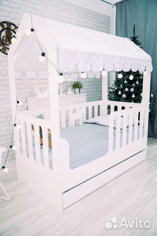 Кровать домик с ящиком в наличии