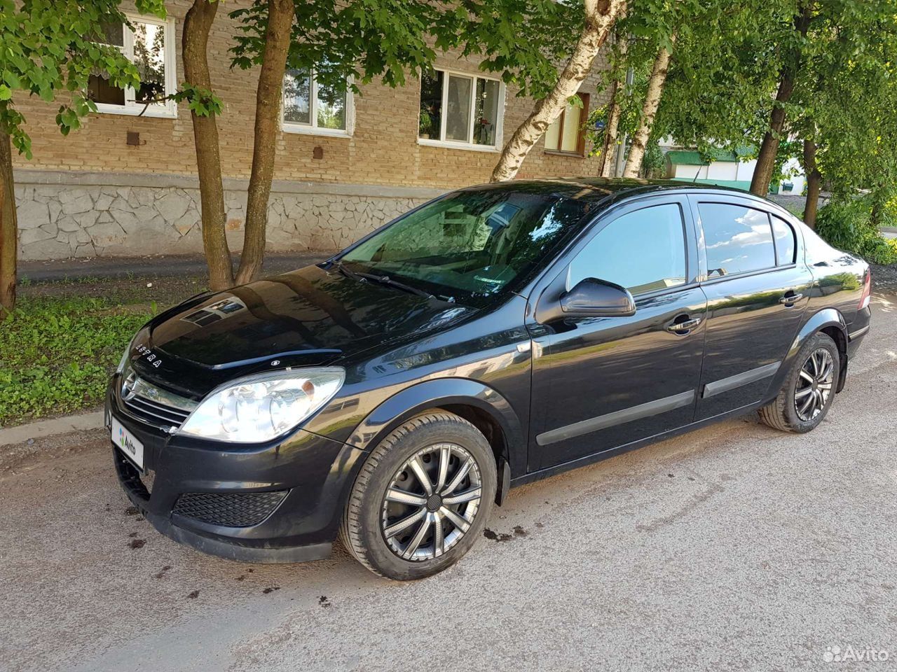 Opel Astra 2010 седан черный