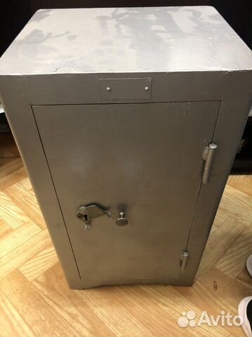 Сейф с ключом