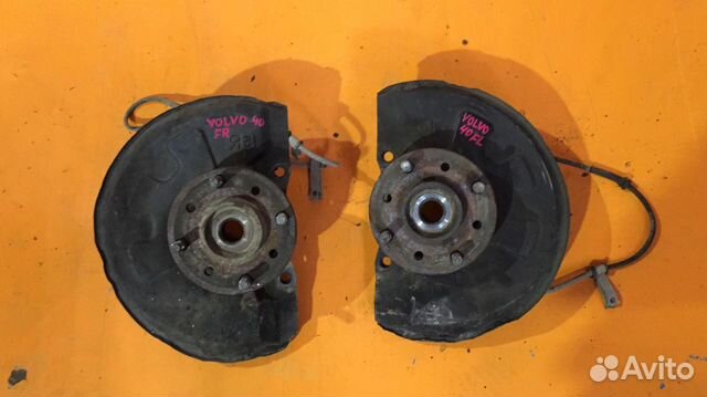 Кулак передний левый правый на Volvo S40