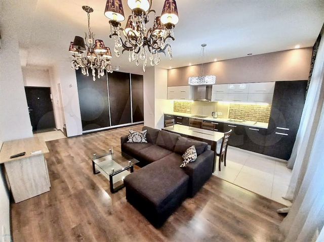 3-к. квартира, 103 м², 2/4 эт.