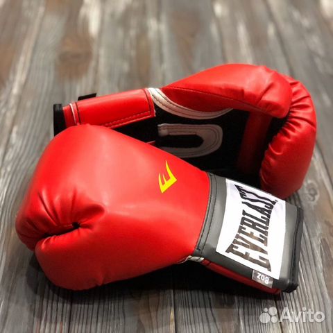 Боксерские перчатки Everlast